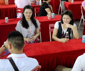 東莞辦萬(wàn)人相親會(huì) 雙胞胎同來(lái)尋找意中人